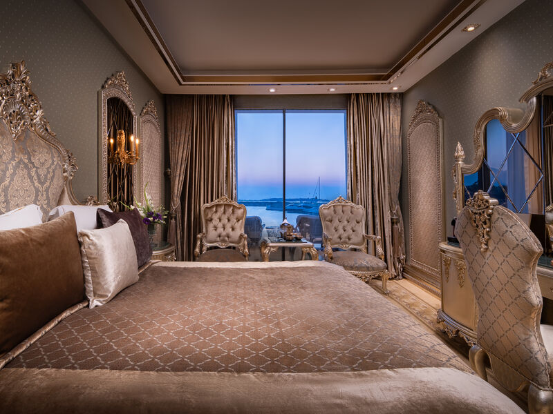 Les Ambassadeurs Hotel