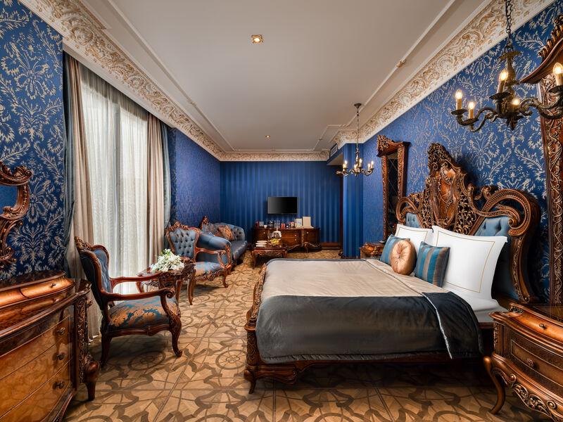 Les Ambassadeurs Hotel