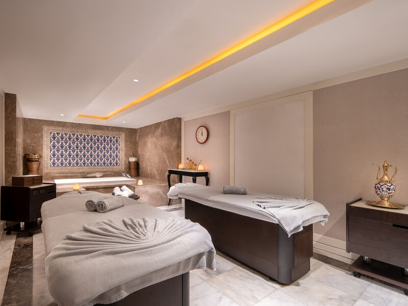 Les Ambassadeurs Hotel