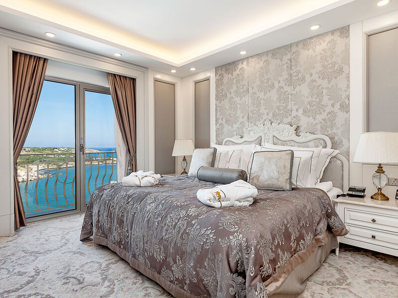 Les Ambassadeurs Hotel