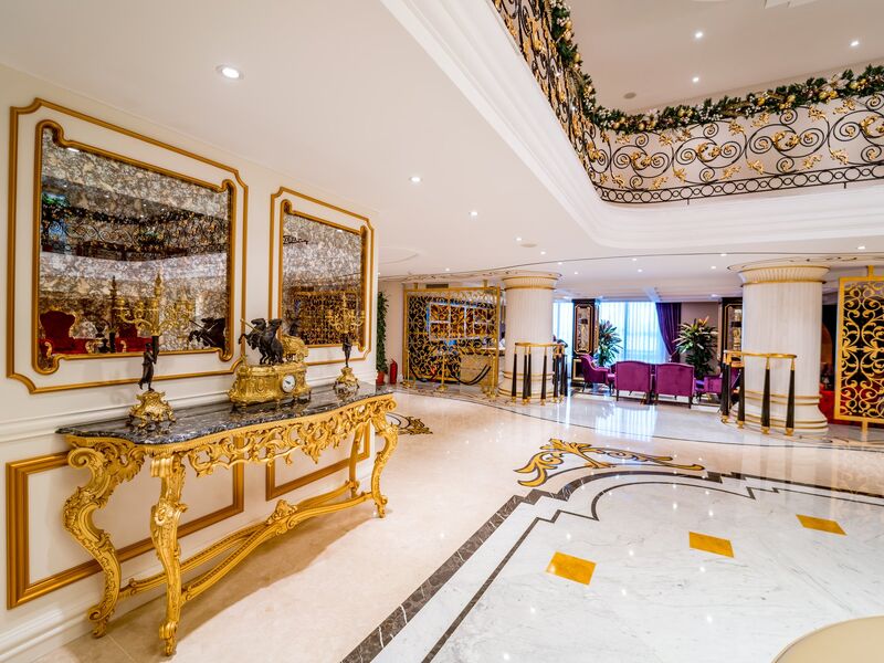 Les Ambassadeurs Hotel