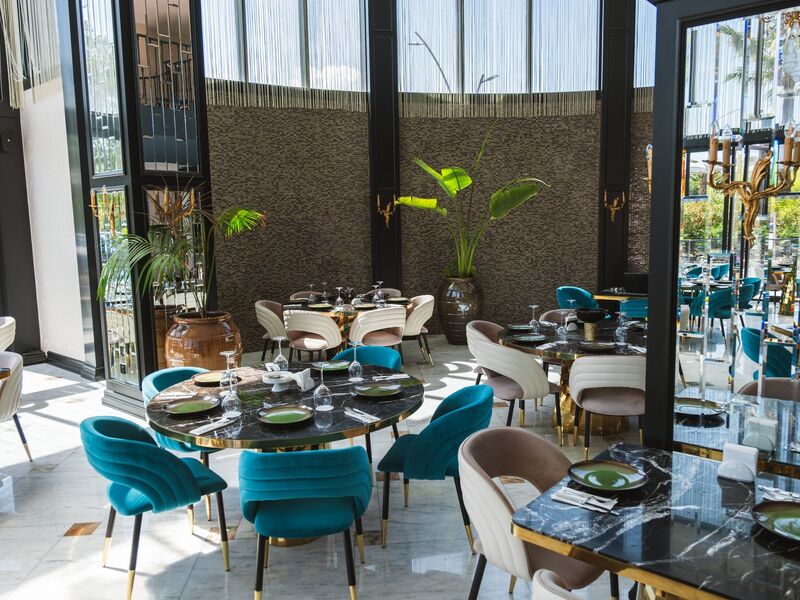 Les Ambassadeurs Hotel