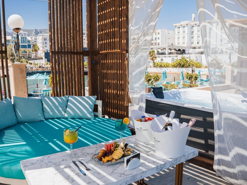 Les Ambassadeurs Hotel