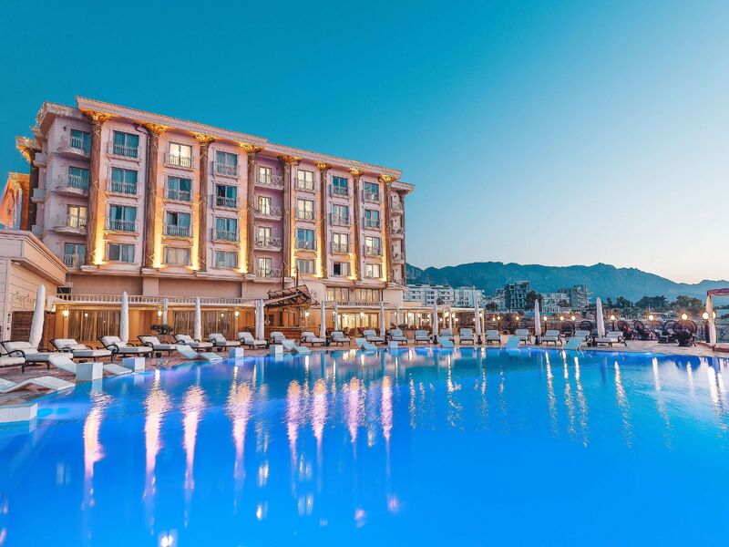 Les Ambassadeurs Hotel