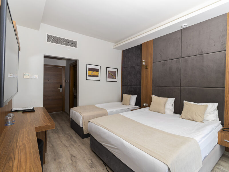 Mimoza Beach Hotel