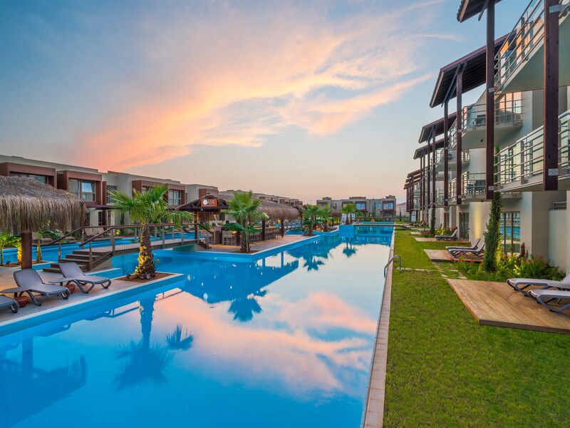 Concorde Luxury Resort Hotel