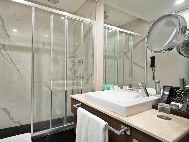 Cratos Premium Hotel
