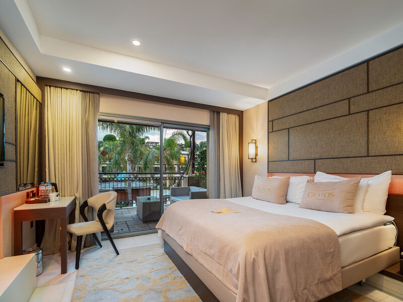 Cratos Premium Hotel
