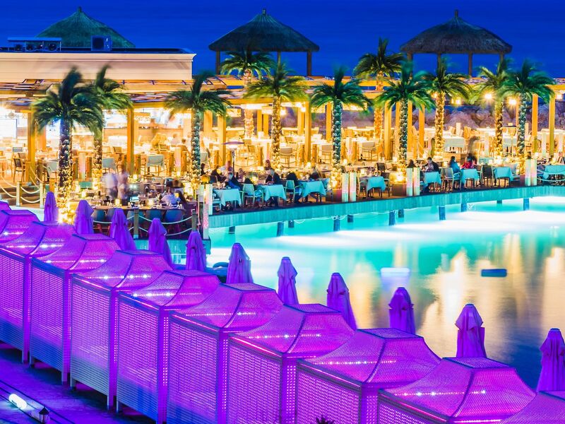 Cratos Premium Hotel