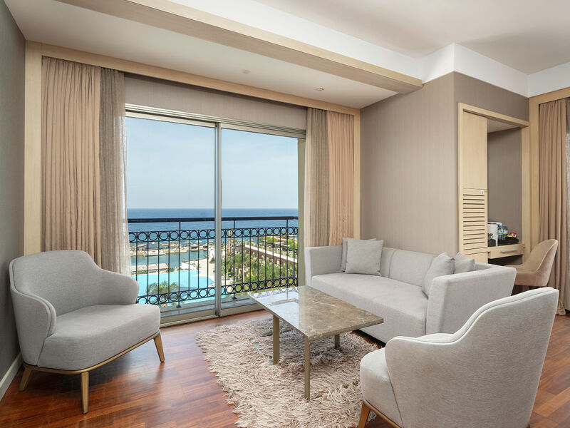 Cratos Premium Hotel