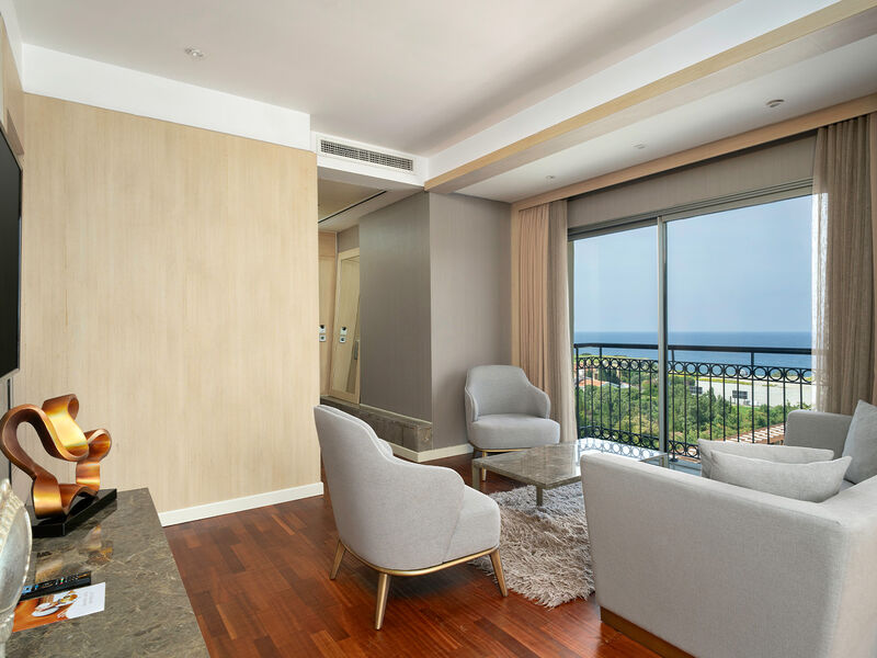Cratos Premium Hotel