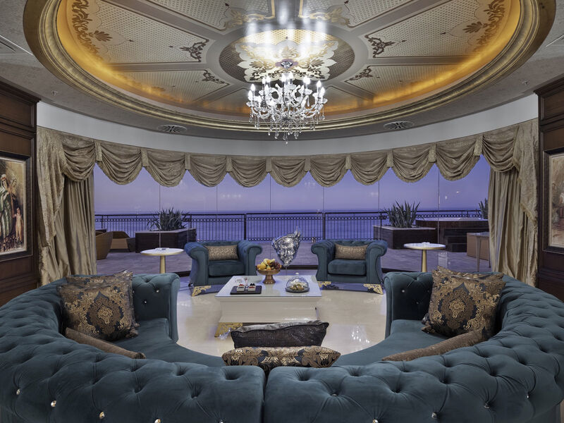 Cratos Premium Hotel