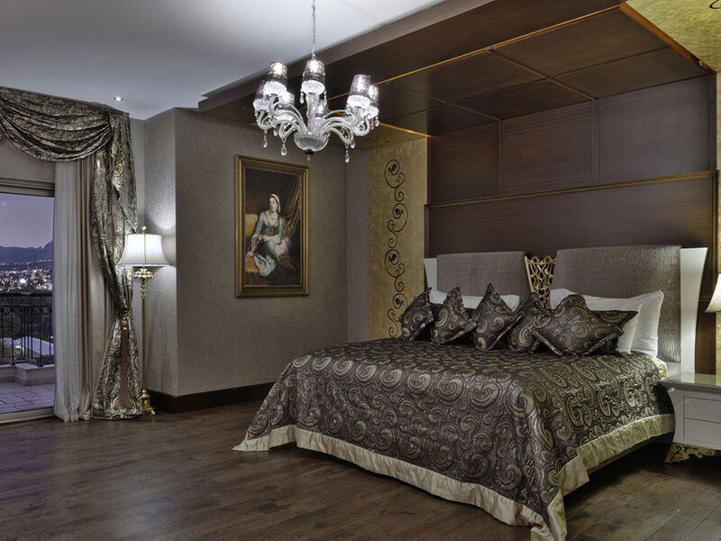 Cratos Premium Hotel