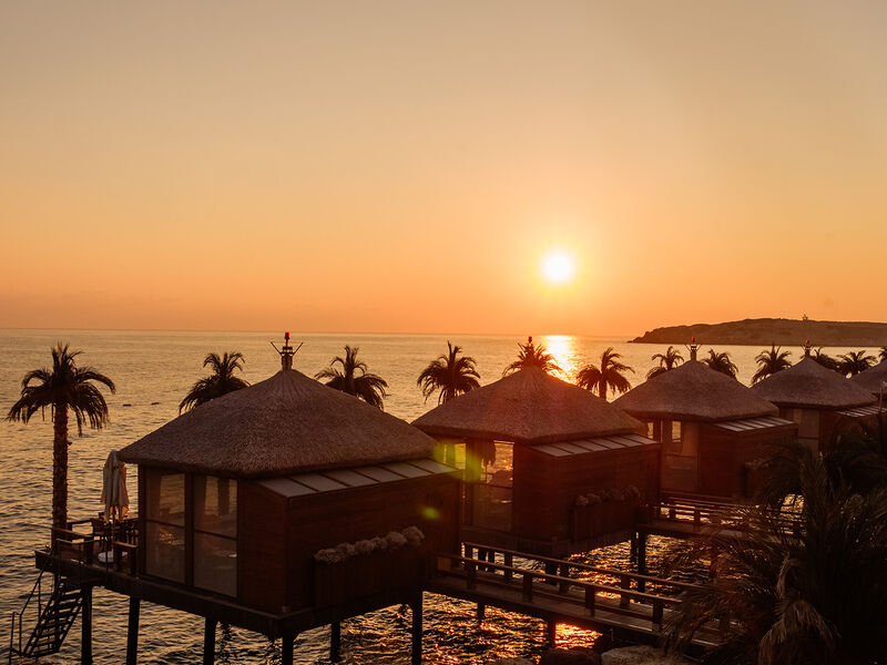 Cratos Premium Hotel