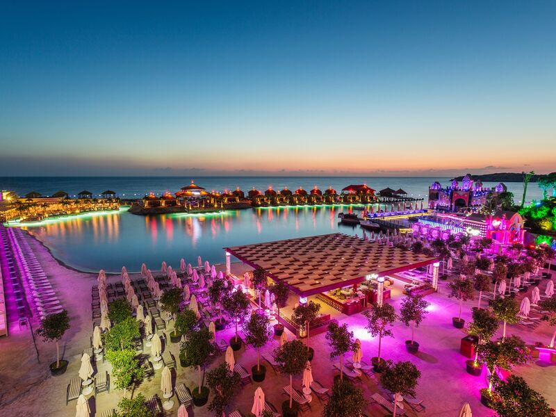 Cratos Premium Hotel