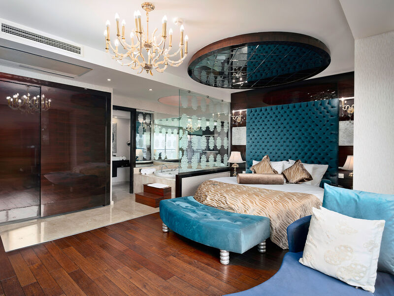 Cratos Premium Hotel