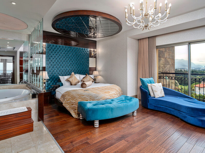 Cratos Premium Hotel