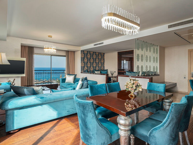 Cratos Premium Hotel