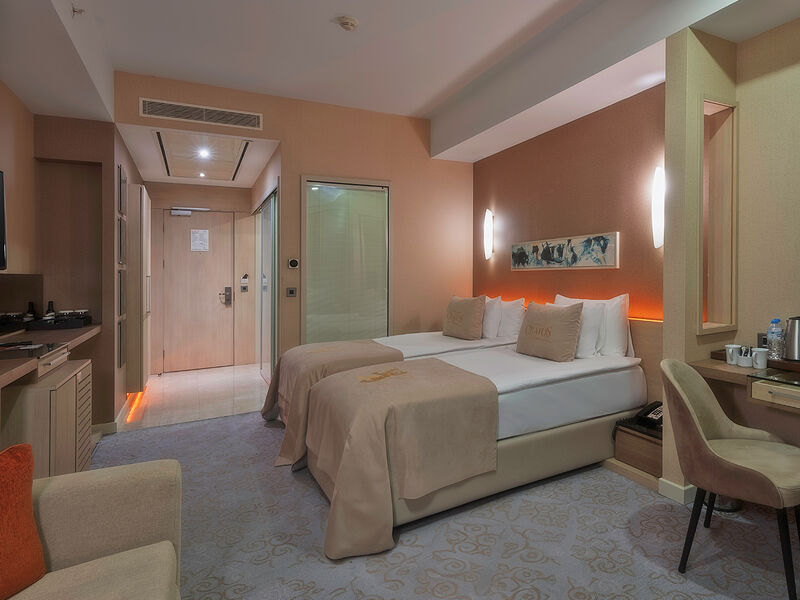 Cratos Premium Hotel
