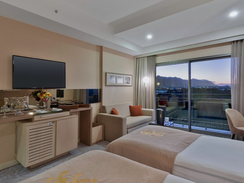 Cratos Premium Hotel