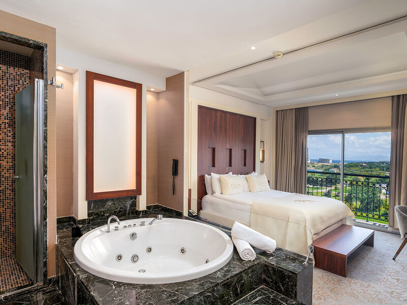 Cratos Premium Hotel