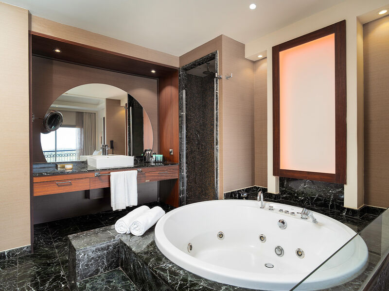 Cratos Premium Hotel