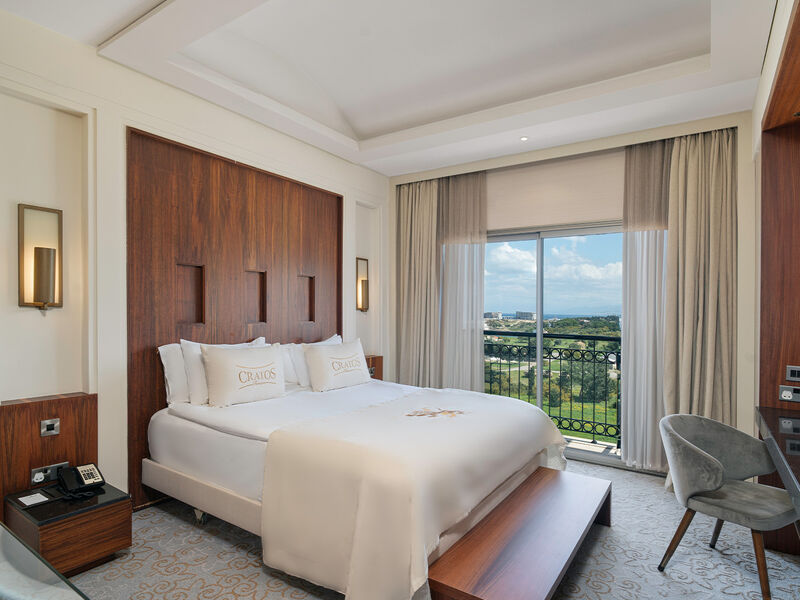 Cratos Premium Hotel