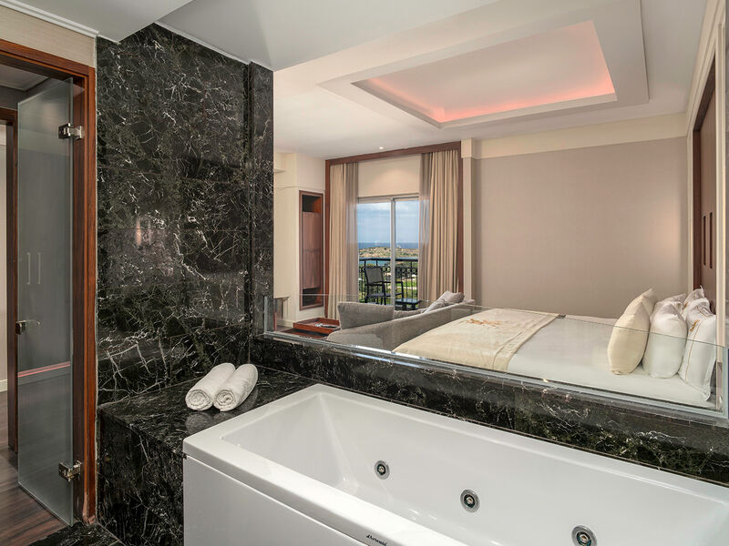 Cratos Premium Hotel