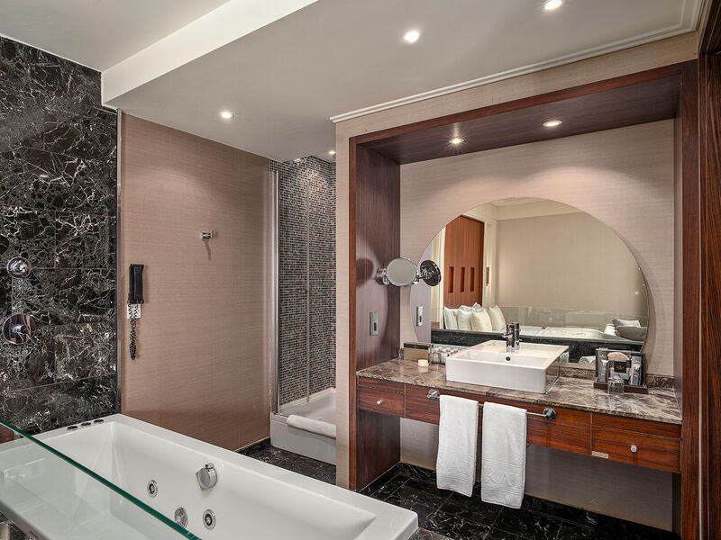Cratos Premium Hotel