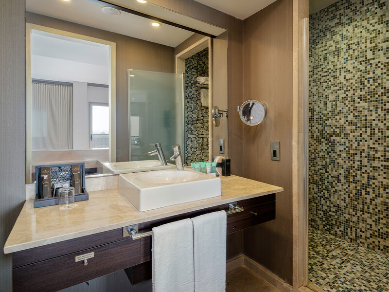 Cratos Premium Hotel