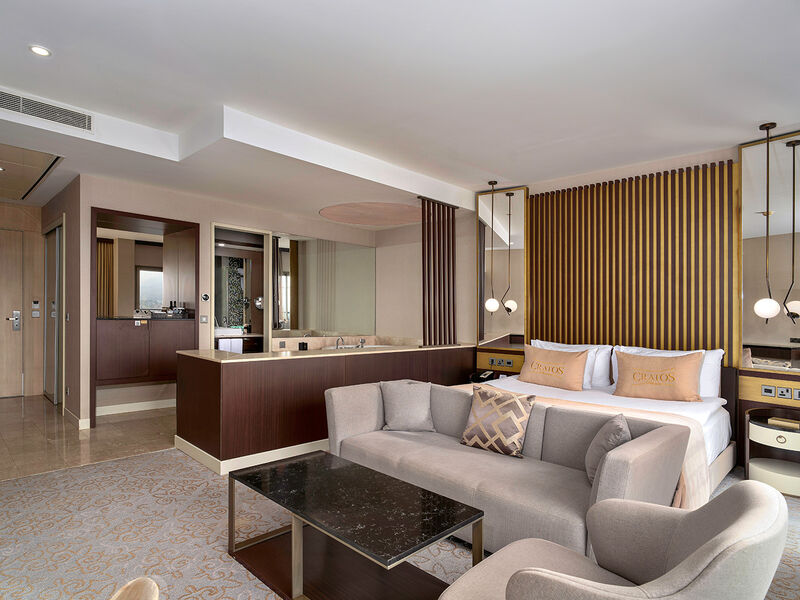 Cratos Premium Hotel