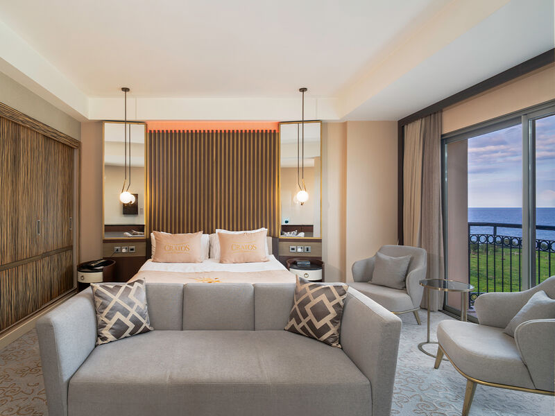 Cratos Premium Hotel