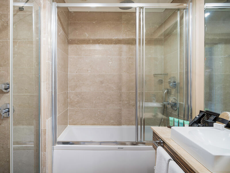 Cratos Premium Hotel