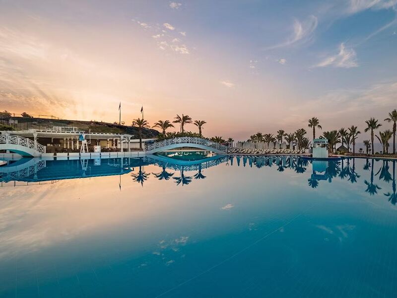 Acapulco Resort Convention Spa Hotel
